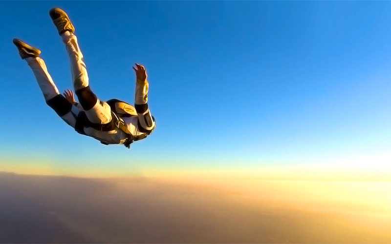 Экстрим-прыжок с парашютом